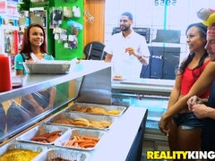 Bionda, Donna donna uomo, Pubblico, Rasata, Magra, Ragazza, Terzetto, Tette