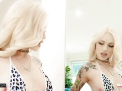 Avsugning, Söt, Doggystyle, Fingering, Handjobb, Bröstvårtor, Tatuering, Tuttar