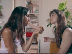 Amatør, Pik sutte, Komme i munden, Lesbisk, Mor, Teenager, Trekant, Legetøj