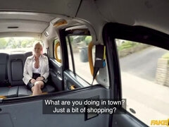 デカパイ, ブロンド, フェラチオ, 車, チン, ヨーロピアン, アウトドア, タトゥー