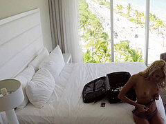 In den arsch, Grosser kitzler, Bikini