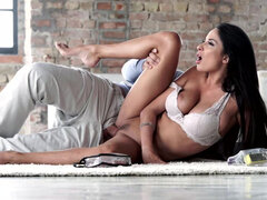 Nana, Gros seins, Sucer une bite, Brunette brune, Branlette thaïlandaise, Interracial, Orgasme, Mouillée