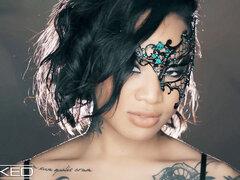 Grosser schwanz, Spermaladung, Aufs gesicht abspritzen, Gruppe, Lecken, Orgie, Tätowierung