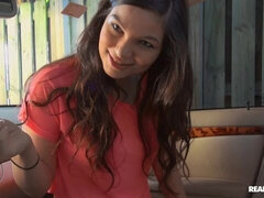 Blasen, Braunhaarige, Auto, Hundestellung, Handjob, Pov, Rasiert, Titten