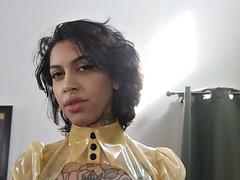 Nana, Noire, Noir ébène, Femme dominatrice, Gants, Latex, Strapon, Tatouage