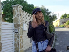 Bitch, Brunett, Hd, Enorm dildo, Pov, Offentlig, Fitta, Rakad