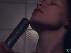 Brunette brune, Masturbation, Piercing, Tatouage, Jouets