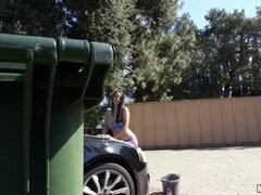 Pik sutte, Brunette, Bil, Hundestilling, Håndjob, Udendørs, Bryster, Snugkigger