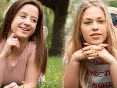 Amaterji, Rjavolaska, Prstni, Lezbijke, Lizanje, Muco, Odstranjevanje, Joške