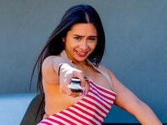 Amatør, Stor pik, Pik sutte, Brunette, Latinsk, Mor jeg gerne vil kneppe, Naturlige bryster, Stripning