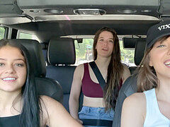 Brunette brune, Voiture, Exhib, De plein air, Petite femme, Public, Adolescente, Nénés