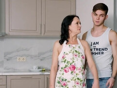 Kukk suging, Brunette, Bestemor, Hd, Moden, Fitte, Russer, Hengepupper