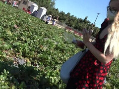 Блондинки, Платье, Эксгибиционист, Подружка, На природе, Крошечные, От первого лица, Киски