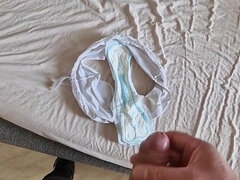 Jato de porra, Feito em casa, Masturbação, Hermafrodita andrógina, Solo chão, Meias finas