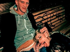 Tyłek, Blondynka, Obciąganie, Styl na pieska, Mamuśka, Punkt widzenia, Ogolona, Tatuaż