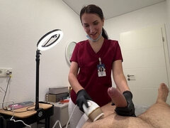 Duże cycki, Wytrysk do ust, Głebokie gardło, Rękawiczki, Lateks, Masaż, Mamuśka, Punkt widzenia