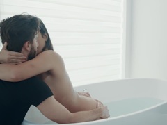 Veľký zadok, Veľké kozy, Brunetka, Striekanie semena, Erotika, Drobunké