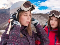 18 éves, Popó, Ujjazás, Csókolózás, Maszti, Természetes mellek, Nuni, Tini