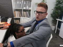 큰 엉덩이, 큰 음경, 오랄섹스, 도기스타일, 에보니, 밀프, 사무실, 젖가슴