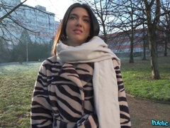 Brunetka, Evropské, Přírodní prsa, Piercing, Různé pohledy, Seřezání, Polykání, Tetování