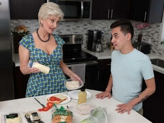 Duży kutas, Duże cycki, Blondynka, Obciąganie, Styl na pieska, Kuchnia, Dojrzałe, Krótkie włosy