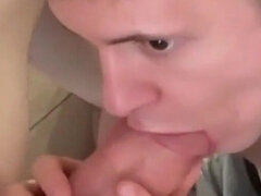 18 ans, Amateur, Grosse bite, Sucer une bite, Tir de sperme, Homosexuelle, Tatouage, Adolescente