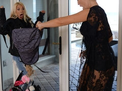 Bionda, Baciando, Lesbica, Mamma che vorrei scoparmi, Tette naturali, Figa, Rasata, Strippaggio