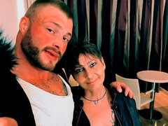 Stor stjärt, Avsugning, Fingering, Underkläder, Mogen, Piercing, Pov, Tatuering