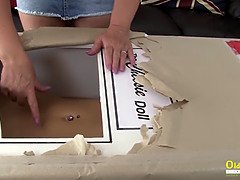 Grote mammen, Brits, Lesbisch, Likken, Masturbatie, Rijpe lesbienne, Natuurlijke tieten, Speelgoed