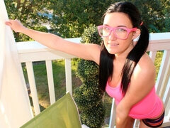 Iso kulli, Ruskeahiuksinen, Fetissi, Silmälasit, Käsihoito, Strippaus, Teini, Tissit