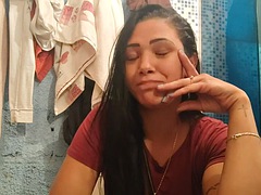 Latina milf YTer modeling soles cracking toes