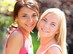 Doigter, Lesbienne, Léchez, Masturbation, Seins naturels, Maigrichonne, Adolescente, Nénés