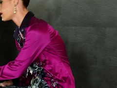 Braunhaarige, Hundestellung, Schwanzloch, Latex, Masturbation, Satin, Solo, Nass