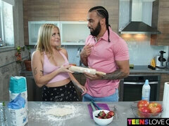 18, Velika rit, Velik kurac, Fafanje, Kuhinja, Naravne joške, Najstnice, Joške