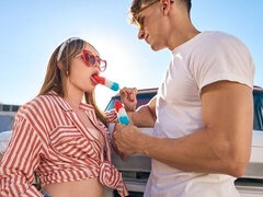 18 jahre, Grosser arsch, Grosse titten, Blasen, Hundestellung, Natürlichen titten, Im freien, Dürr