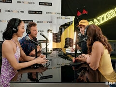 Stor stjärt, Brittisk, Doggystyle, Klänning, Fransk, Onani, Gravid, Tatuering