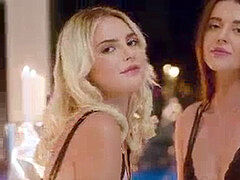 Sucer une bite, Brunette brune, Faciale, 2 femmes 1 homme, Lingerie, Plan cul à trois