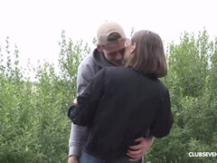 Grande cazzo, Coppia, Schizzo di sborra, All'aperto, Pubblico, Ragazza, Stretta, Tette