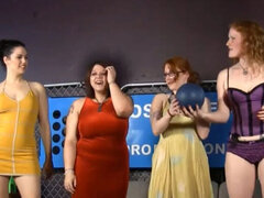 Amateur, Gros seins, Brunette brune, Jeux, Lesbienne, Rousse roux, Se déshabiller, Adolescente