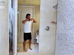 Family holiday in the shower - surprise