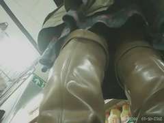 Asiático, Bajo la falda