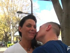 Cathy, a very naughty busty mom