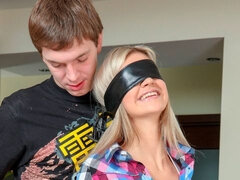 Blondine, Blasen, Hundestellung, Handjob, Lecken, Rasiert, Entkleiden, Jungendliche (18+)