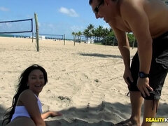 Gesztenyebarna, Arcra élvezés, Fajok közötti, Latin lány, Nyalás, Filigrán alkatú, Nuni, Leborotvált