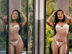 Morena, Lencería, Pezones, Al aire libre, Coleta, Piscina, Sexo soft, Solo