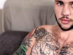Leie, Schwul, Behaart, Masturbation, Muskel, Nippel, Solo, Tätowierung