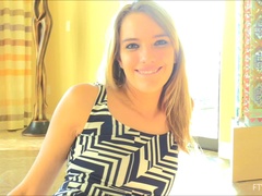 Acercamiento, Penetracion con dedos, Fetiche de pies, Abierta, Tacones, Orgasmo, Público, Solo