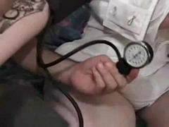 Belle grosse femme bgf, Gros seins, Double pénétration, Infirmière, Nénés