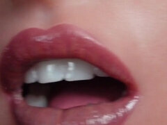 Amatoriale, Tette grandi, Brunetta, Mamma che vorrei scoparmi, Tatuaggi