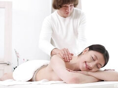 Popó, Monumentális dákó, Gesztenyebarna, Kutya póz, Természetes mellek, Filigrán alkatú, Vékony, Begyek